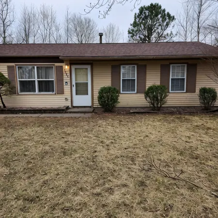 Beautiful creekside home near UIUC