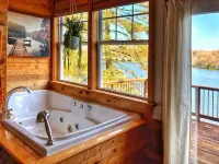 Cozy Lakefront Bungalow w firepit/dock/kayaks - 4-Star