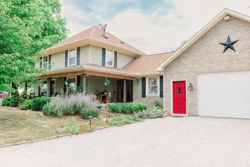 Spacious Farmhouse beautifully decorated waiting for laughs and memories - 3-Star
