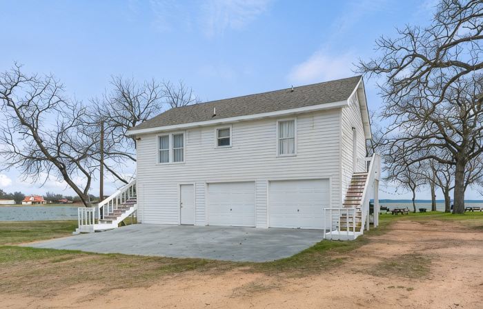 Small but cozy apartment style lakefront home on Buchanan Dam with great views!