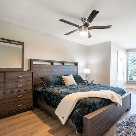 Waterfront Gorgeously Updated Apartment 2 Bed