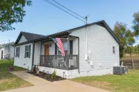 Charming 3-bedroom house in Pleasant Oak Grove with AC, WiFi - 3-Star