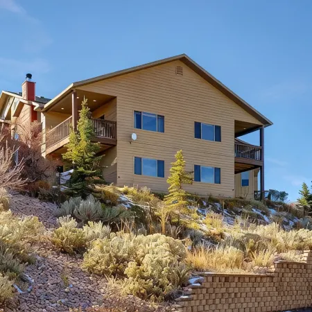 Huge Family Retreat in Deer Valley East - Hot Tub, Game Room and Lake Views!