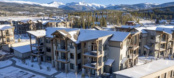 Brand new Grand Park retreat! Private hot tub and custom bunk room! Hotels in Fraser