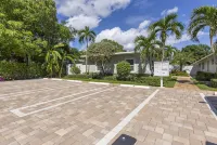 Downtown Pool Home| Mins to Beach | Cabana service - 3つ星
