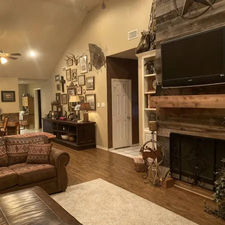 The Cow Palace! Beautiful 3/2 townhouse with a western flair!