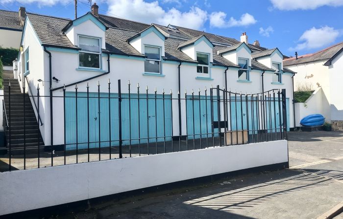 Appledore - Stables - A couples delight! One bed cottage with parking and wifi!