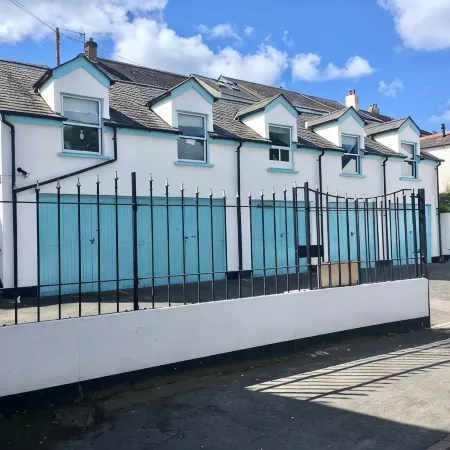 Appledore - Stables - A couples delight! One bed cottage with parking and wifi!