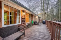 Spacious Hideaway w/ hot tub and creek- 1 mile from beautiful Watauga Lake - Wifi