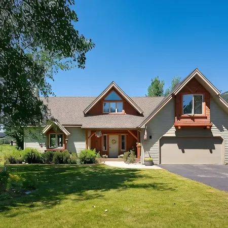 Private Hot Tub! Pool Table, Mountain Views, Ski Shuttle Close by!