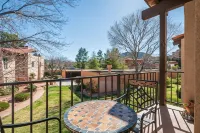 SEDONA OASIS: Hike, Bike, Swim, Shop, Relax! - 2-Star