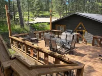 2 King beds, huge deck at a picturesque chalet - Hytter