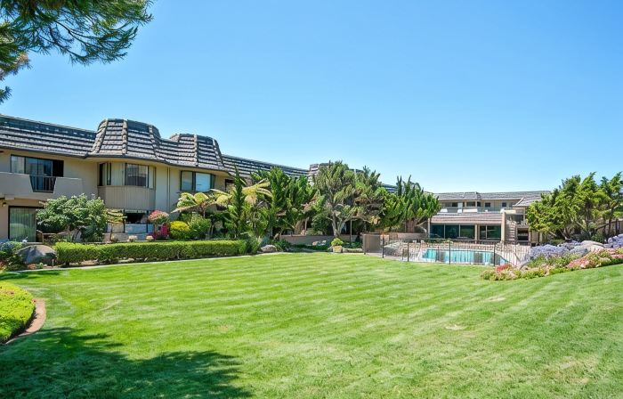 Poolside and Beachfront Remodeled Close to Everything!