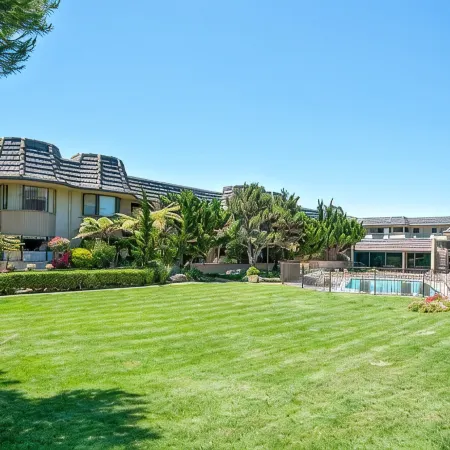 Poolside and Beachfront Remodeled Close to Everything!