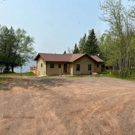 Lake home with UTV/Snow trails located at mailbox.