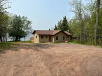Lake home with UTV/Snow trails located at mailbox. - Chalets