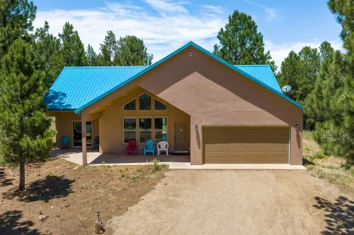 Custom Home with Two Private Master Suites and Heated Garage - Wifi