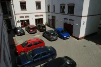 Hotel Maria - Parkering