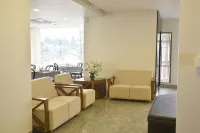 Ladybird Hotel - parkir