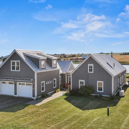 5 Bedroom Luxury Beach House at Cousins Seaside Cottage  in Sea View PEI