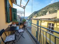 Gemma Apartment with AC & Sea View Balcony - 2-Star