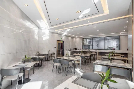 Hulunbuir Rezen Select Hotel Отели рядом с достопримечательностью «Subingwen Square»