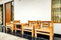 Rudi Rooms Near Stasiun Cikarang Mitra RedDoorz Hotels in Bekasi Regency
