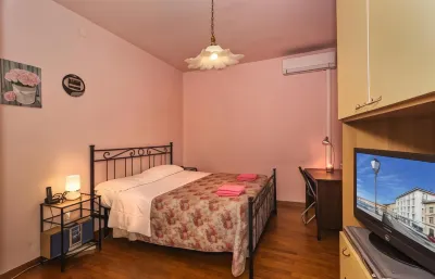 Holiday House Ospedale B&B Hotels in Riglione-Oratoio