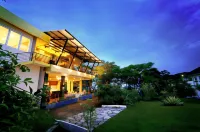 Palace Hotel Cipanas Hotel dekat Kebun Raya Cibodas