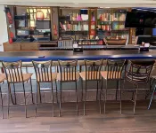 ทราเวลโลดจ์ โดย Wyndham วาเตอร์เอดจ์ โรงแรม - ราซีน - ที่มีบาร์