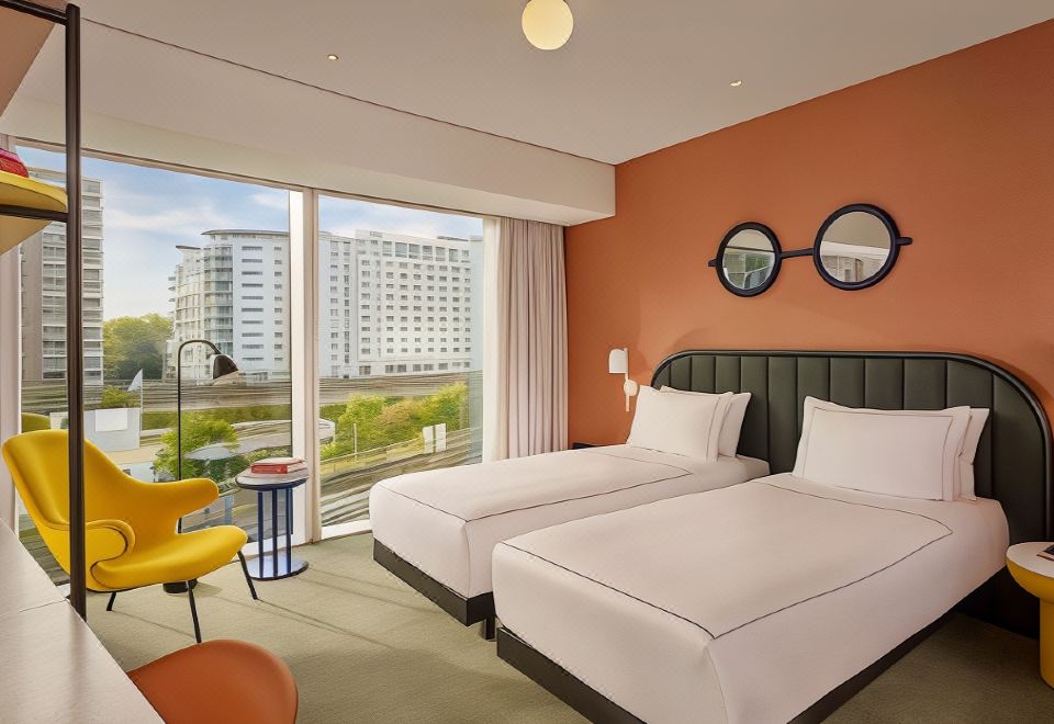 1. 아트텔 런던 바..