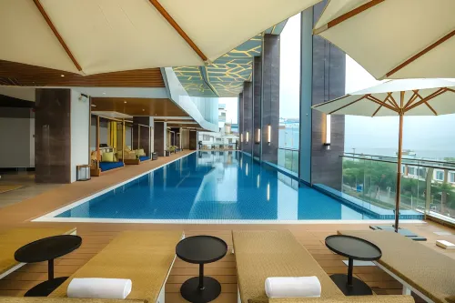 แฟลซี ซิตี้ โรงแรม บีช กวีนอน - ที่มีสระว่ายน้ำ