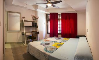 Go BCN Hostal Ideal Badal - Hostel