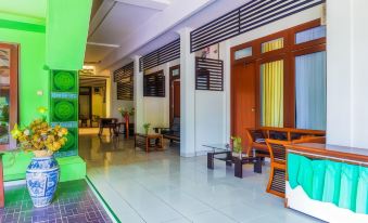 Super OYO 1682 Greenia Hotel