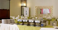 Safari Club 4 - breakfast