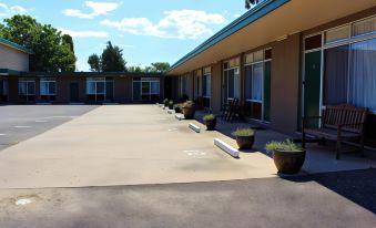 Hive Hotel, Moruya