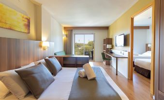 Golden Avenida Family Suites