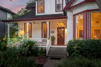 Brava House Bed and Breakfast Hotels in West Lake Hills