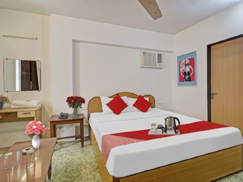 Super OYO Hotel Rajdoot
