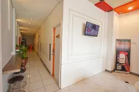 Front One Cabin Tirtonadi Solo Hotel di Kecamatan Banjarsari