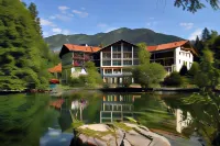 Hotel am Badersee Hotels near Isar-natur-erlebnisweg Krun