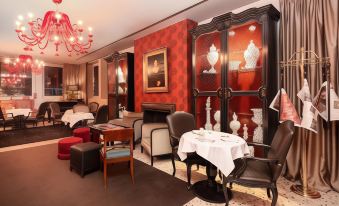 The Glam Boutique Hotel & Apt