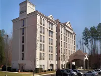 Holiday Inn & Suites Raleigh-Cary (I-40 @Walnut St) فنادق في كاري