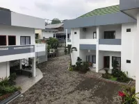 Hotel D88 Mitra RedDoorz Near Santera Flower Garden