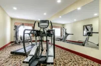 Super 8 by Wyndham Great Bend - Phòng tập thể hình