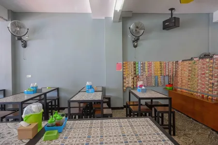 RedDoorz Plus Near Patung Kuda Undip