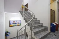 The Raveesh E24 - 2BHK Serviced Apartment  호텔