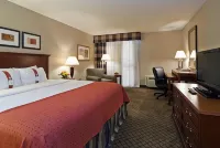 Holiday Inn & Suites Cincinnati-Eastgate (I-275E)