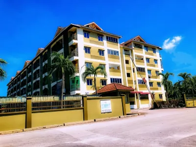 101 Sky Mirror Homestay Hotels near kampung Kuantan