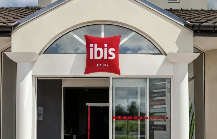 Ibis Pau Lescar
